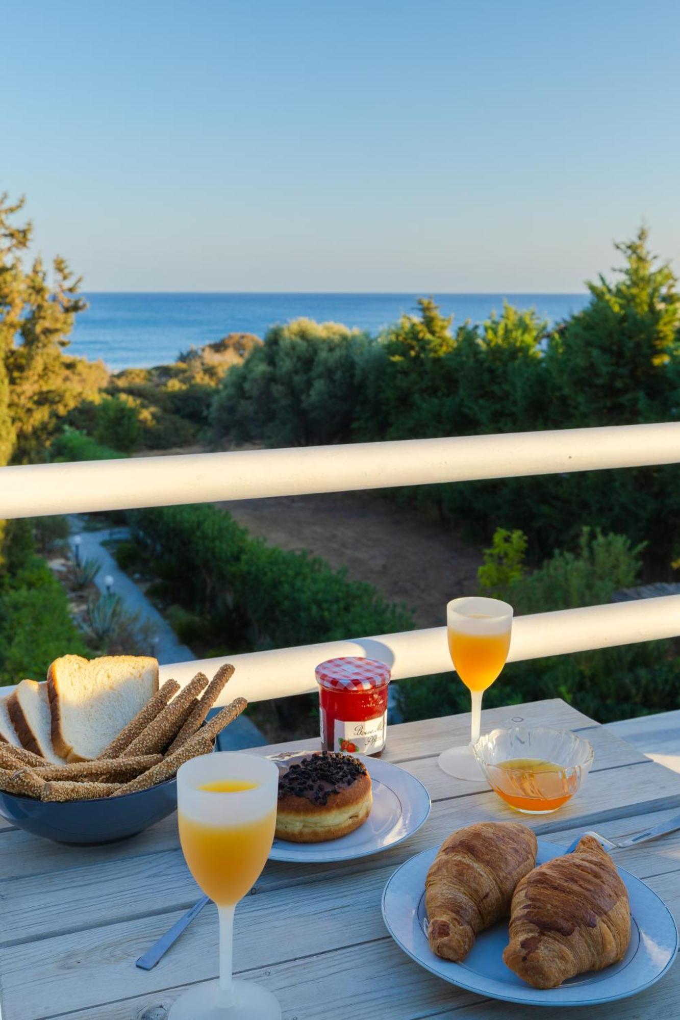 Beachfront Socrates * Gennadi