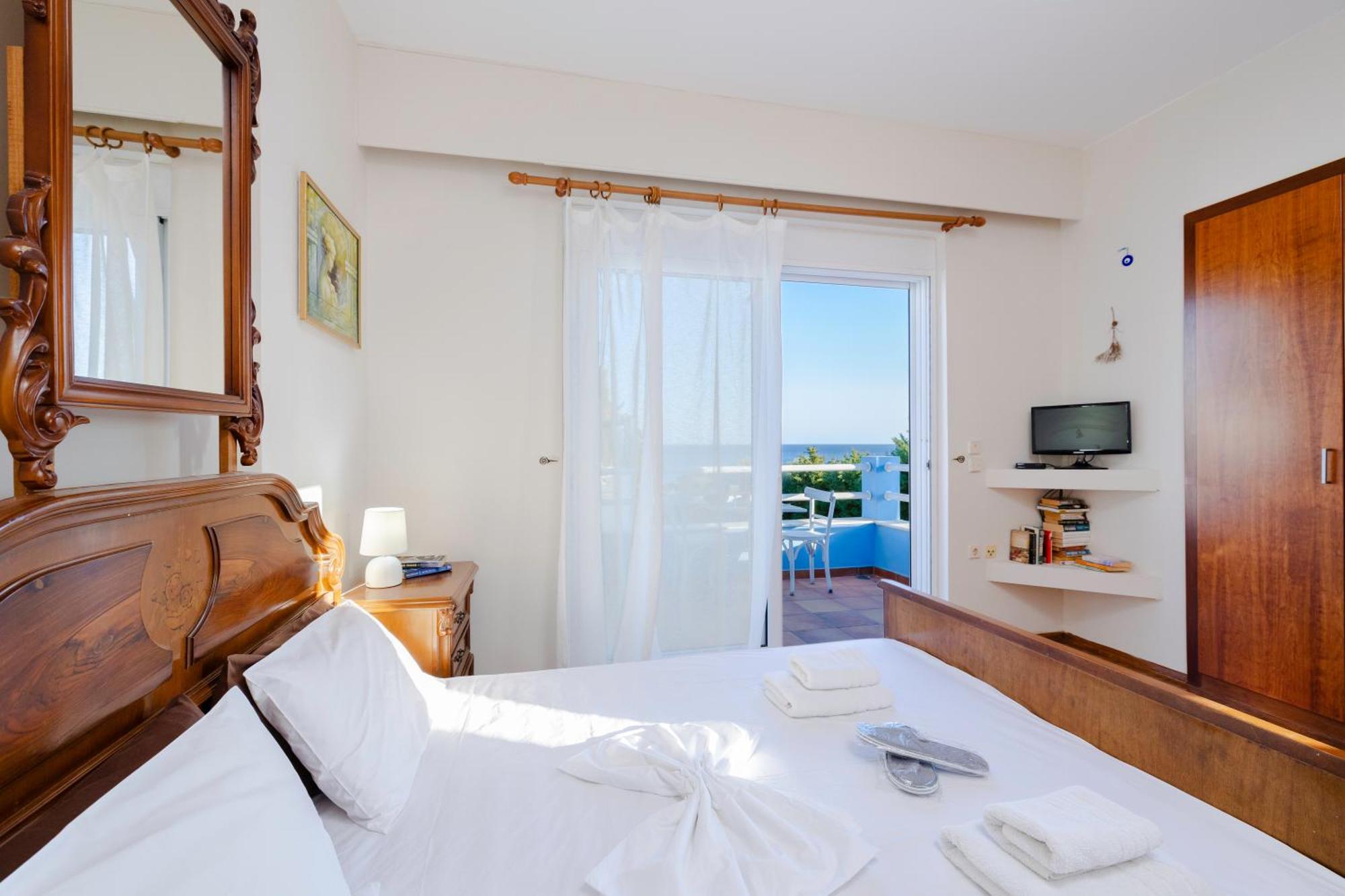 Beachfront Socrates Apartment *